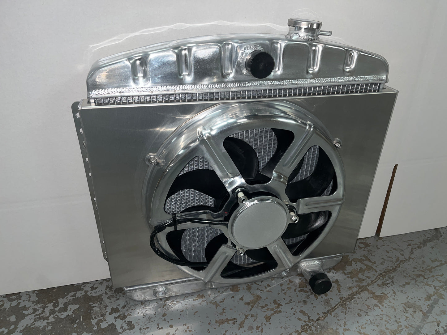 1948 - 1954 Chevy Radiator - 16" HPX 3300 CFM Fan + Shroud Scratch and Dent