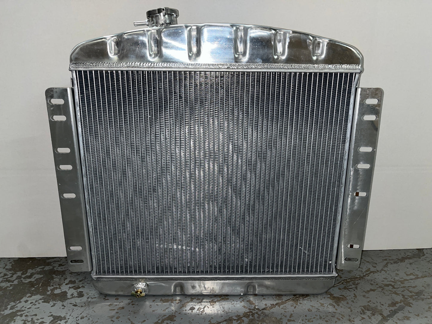 1948 - 1954 Chevy Radiator - 16" HPX 3300 CFM Fan + Shroud Scratch and Dent