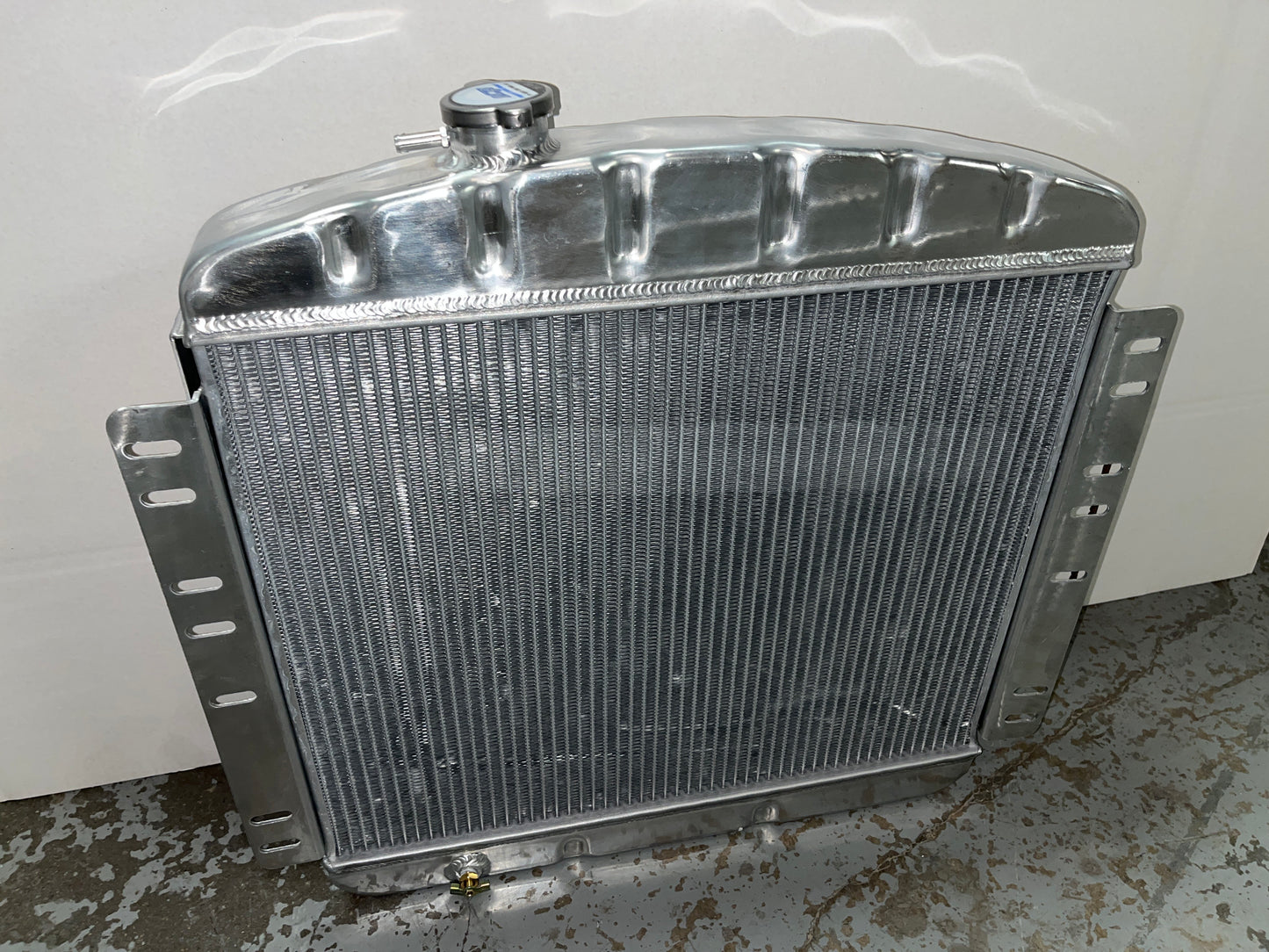 1948 - 1954 Chevy Radiator - 16" HPX 3300 CFM Fan + Shroud Scratch and Dent